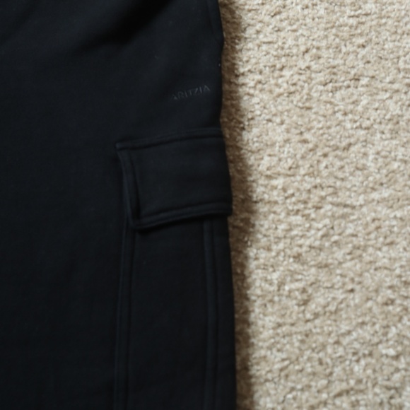 Aritzia TNA CozyFleece MegaFit Cargo Sweatpants - Picture 2 of 4